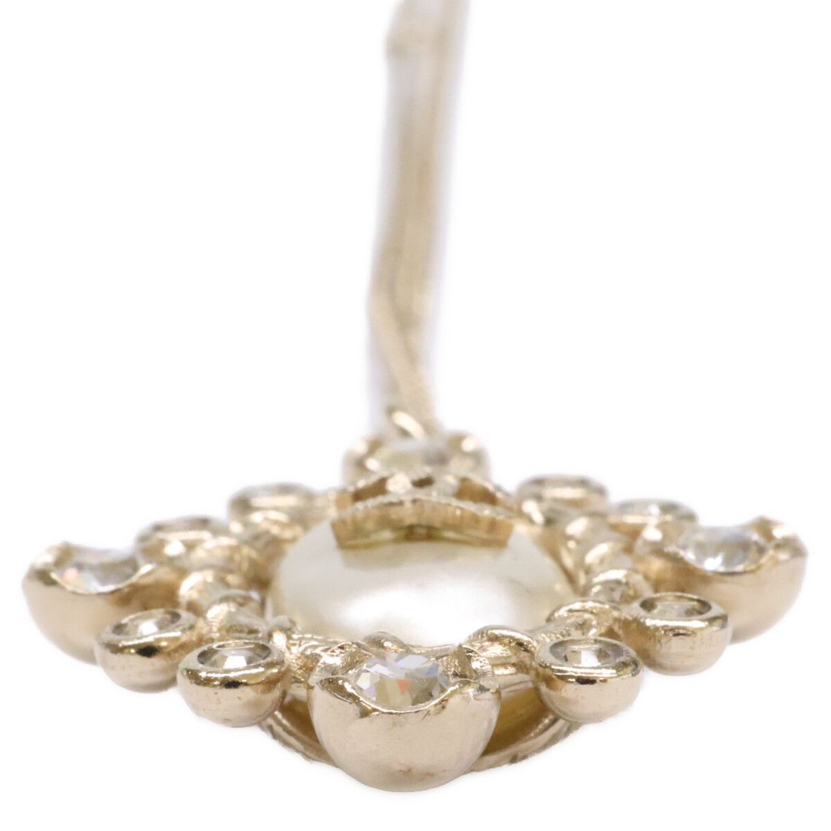 Chanel 19c CC Logo Pearl View Pendant — view 4
