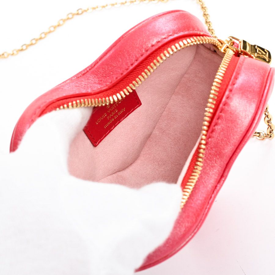 Louis Vuitton Shoulder Bag Heart on Chain Pouch — view 4