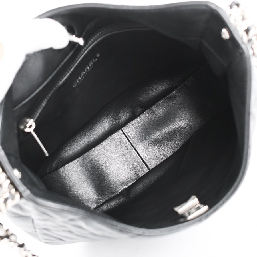Chanel Shoulder Bag Hobo Chain — view 4