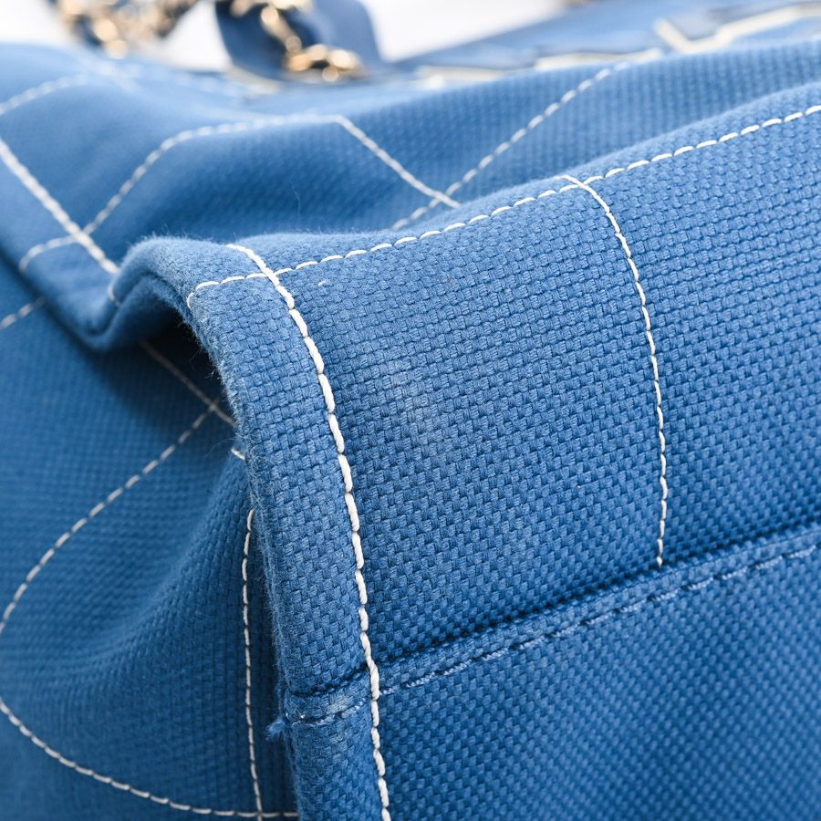 Chanel Tote Deauville Shopping — view 8