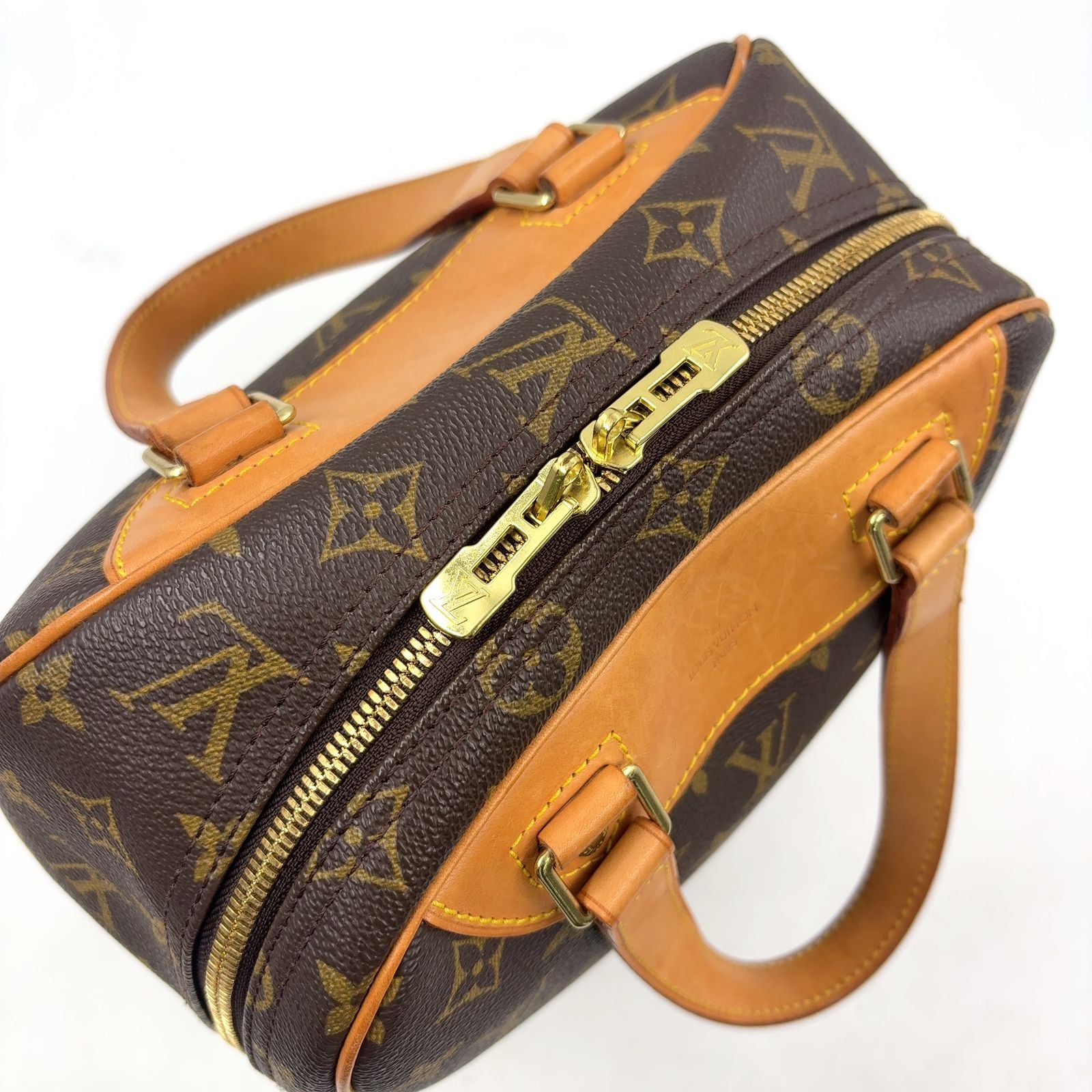 Louis Vuitton Excursion Monogram Leather Brown Light Handbag Gold — view 8