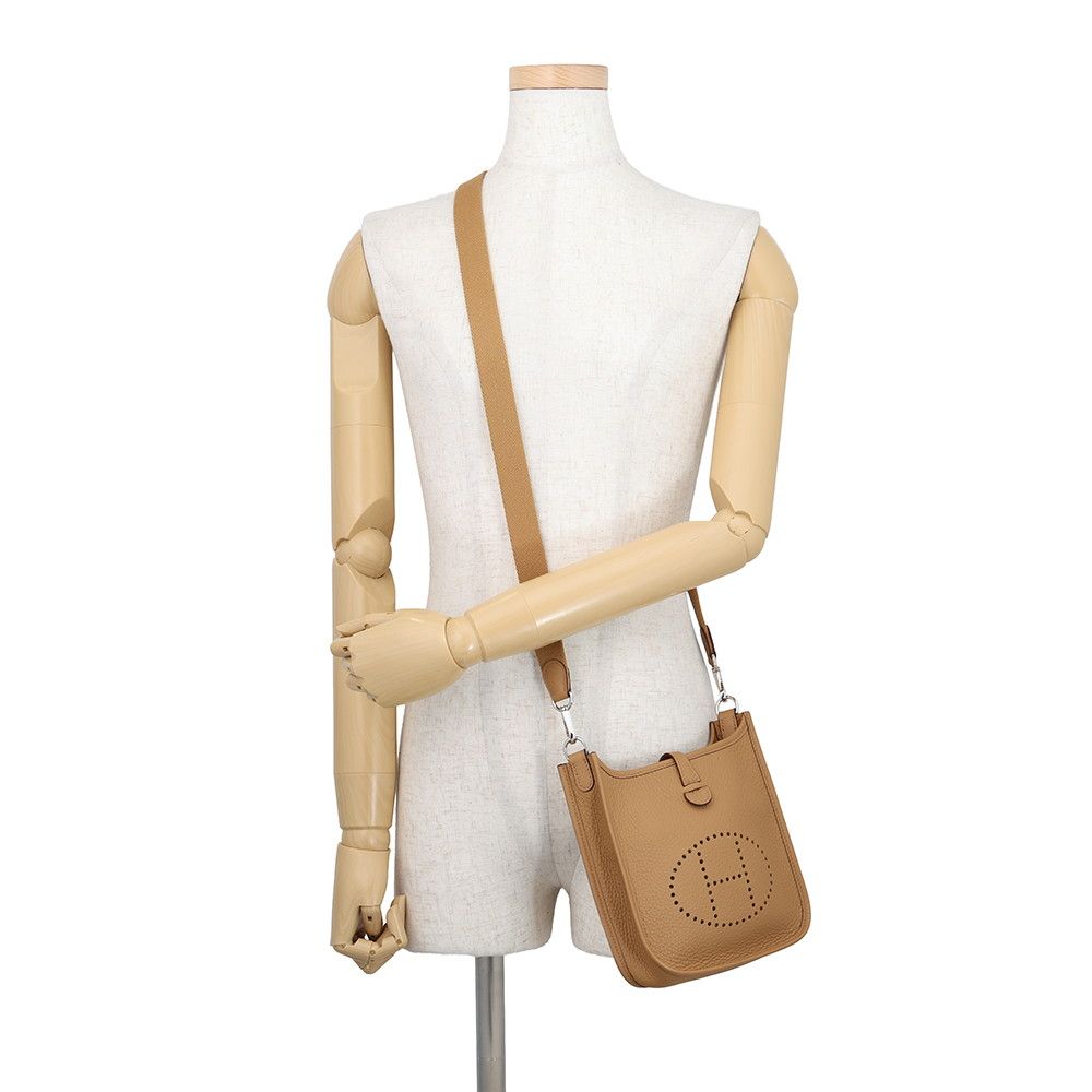Hermes Shoulder Bag Evelyne TPM 111 Amazon Biscuit Silver Taurillon Clemence — view 4