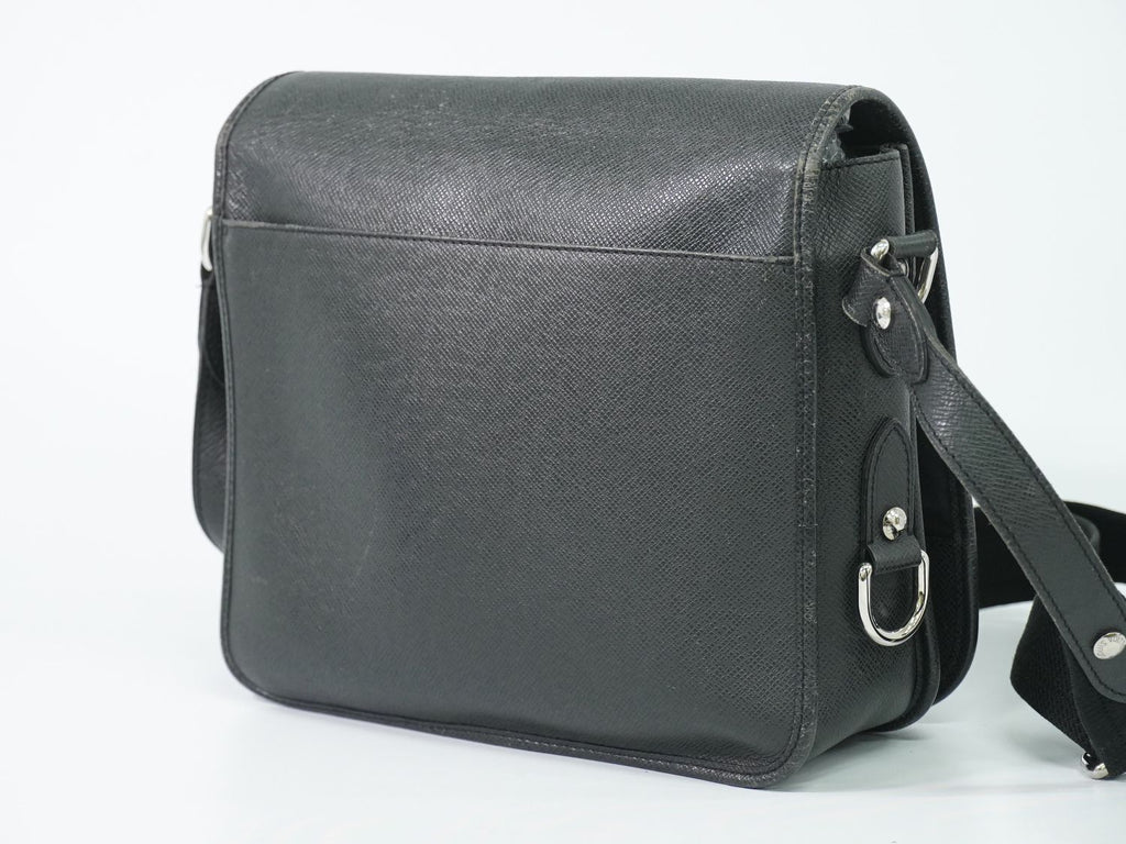 Louis Vuitton LV Taiga Leather Shoulder Bag Ardoise Second — view 2