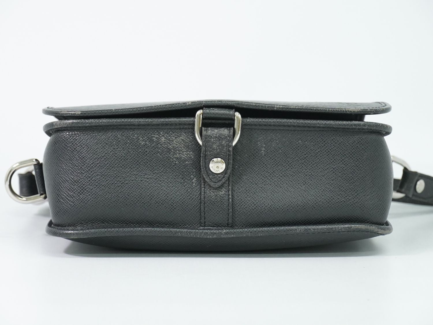 Louis Vuitton LV Taiga Leather Shoulder Bag Ardoise Second — view 3
