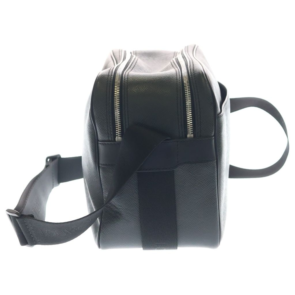 Louis Vuitton Lipo PM Taiga Shoulder Bag Black Leather Silver — view 3