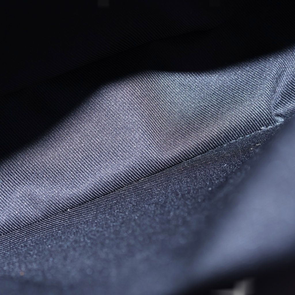 Louis Vuitton Taiga New Sling Bag Black Leather Silver — view 7