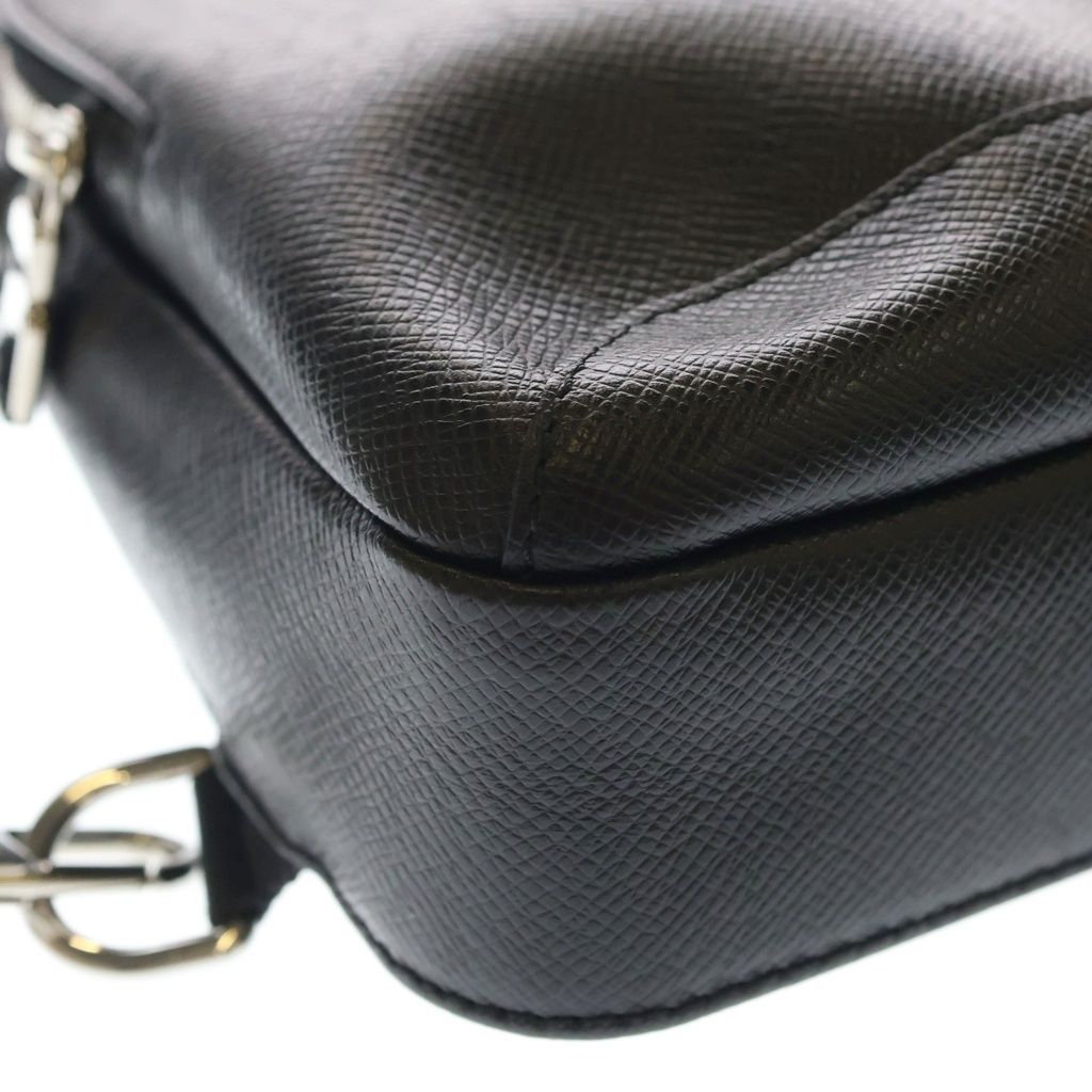 Louis Vuitton Taiga New Sling Bag Black Leather Silver — view 5