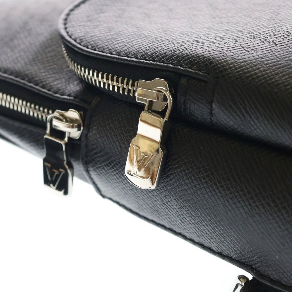 Louis Vuitton Taiga New Sling Bag Black Leather Silver — view 6