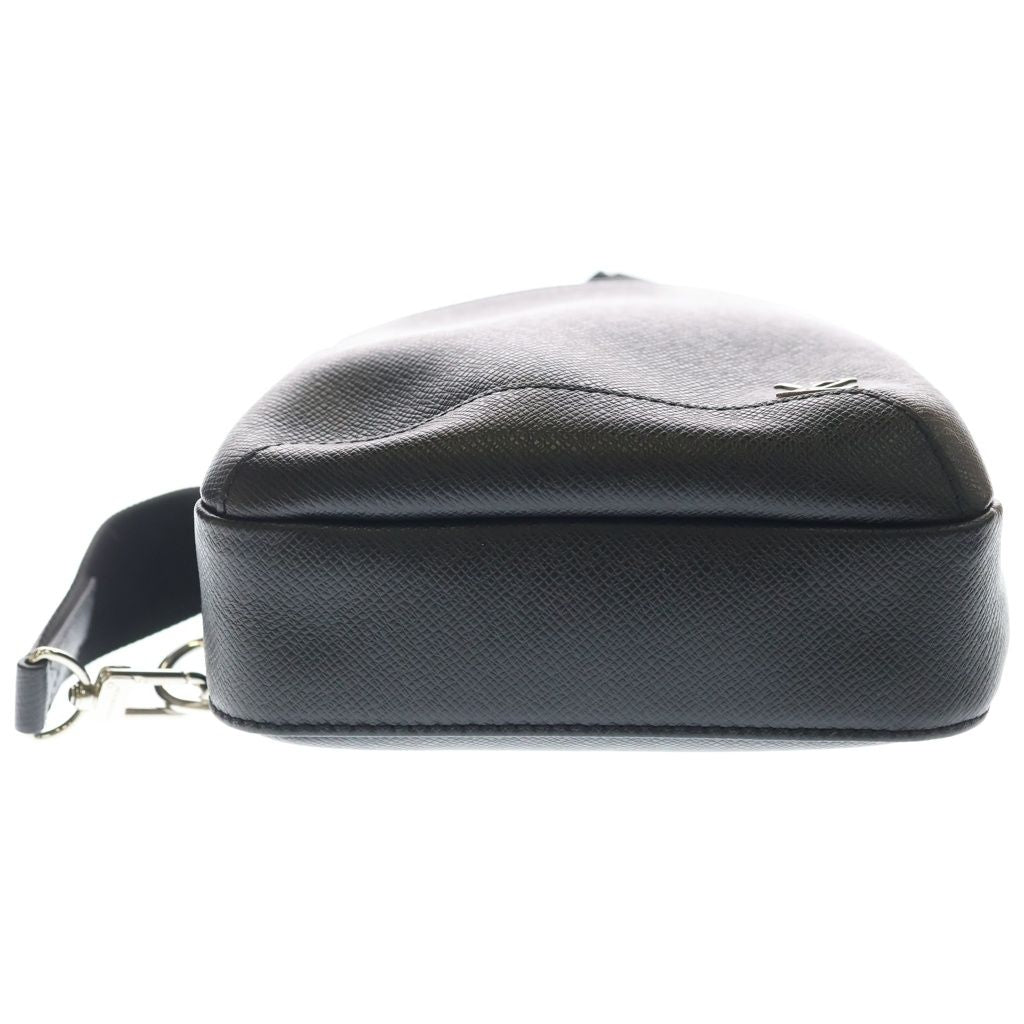 Louis Vuitton Taiga New Sling Bag Black Leather Silver — view 4