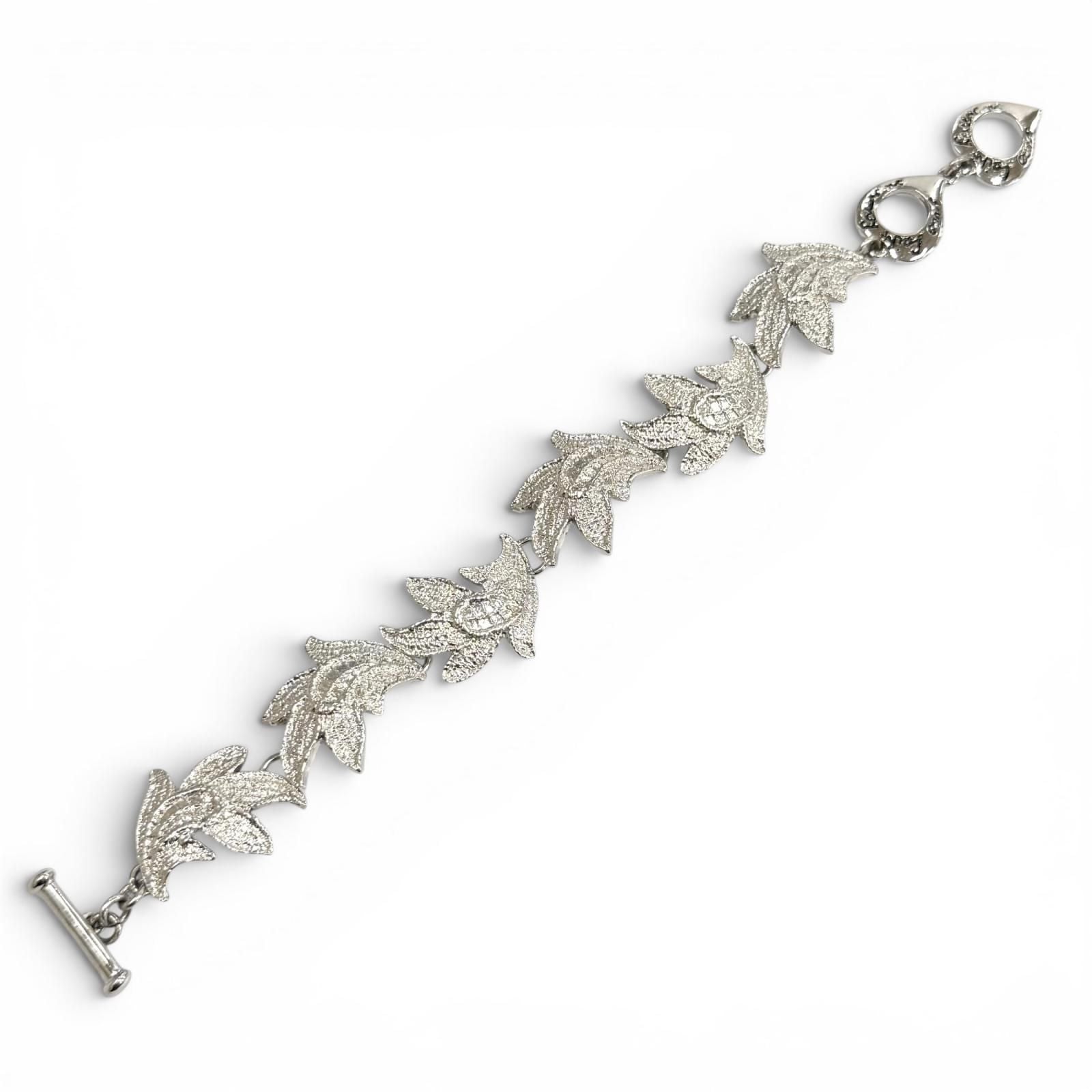 Saint Laurent Rhodium Polished Heart Toggle Bracelet Silver — view 3