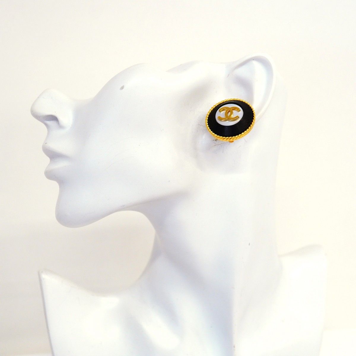 Chanel Earrings Vintage CC Logo Round — view 5