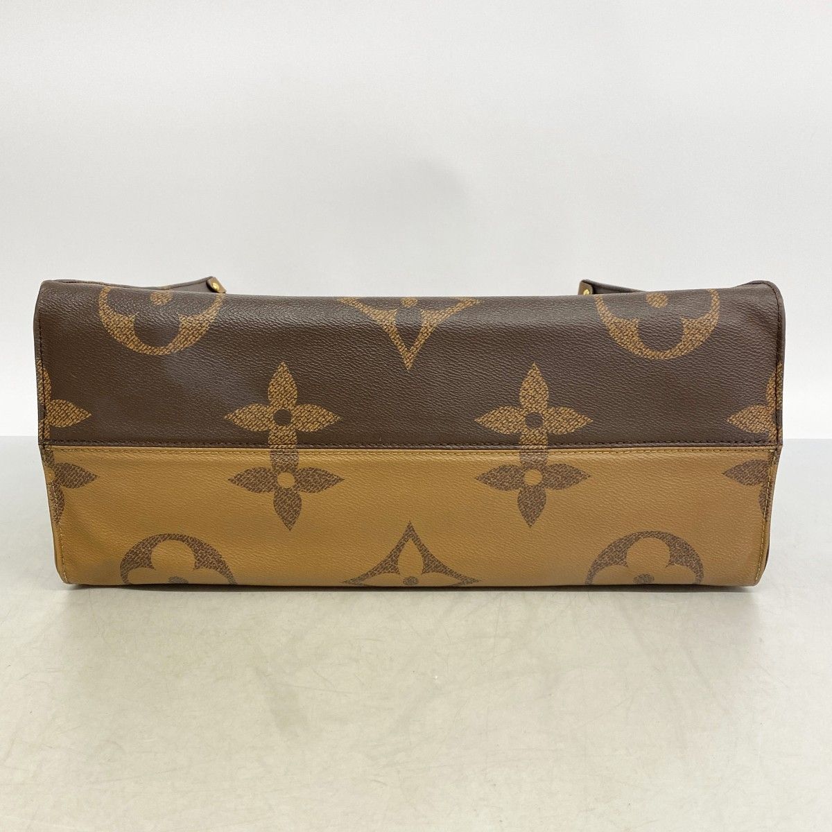 Louis Vuitton Tote Monogram Giant Reverse On The Go GM Brown 2-Way — view 3