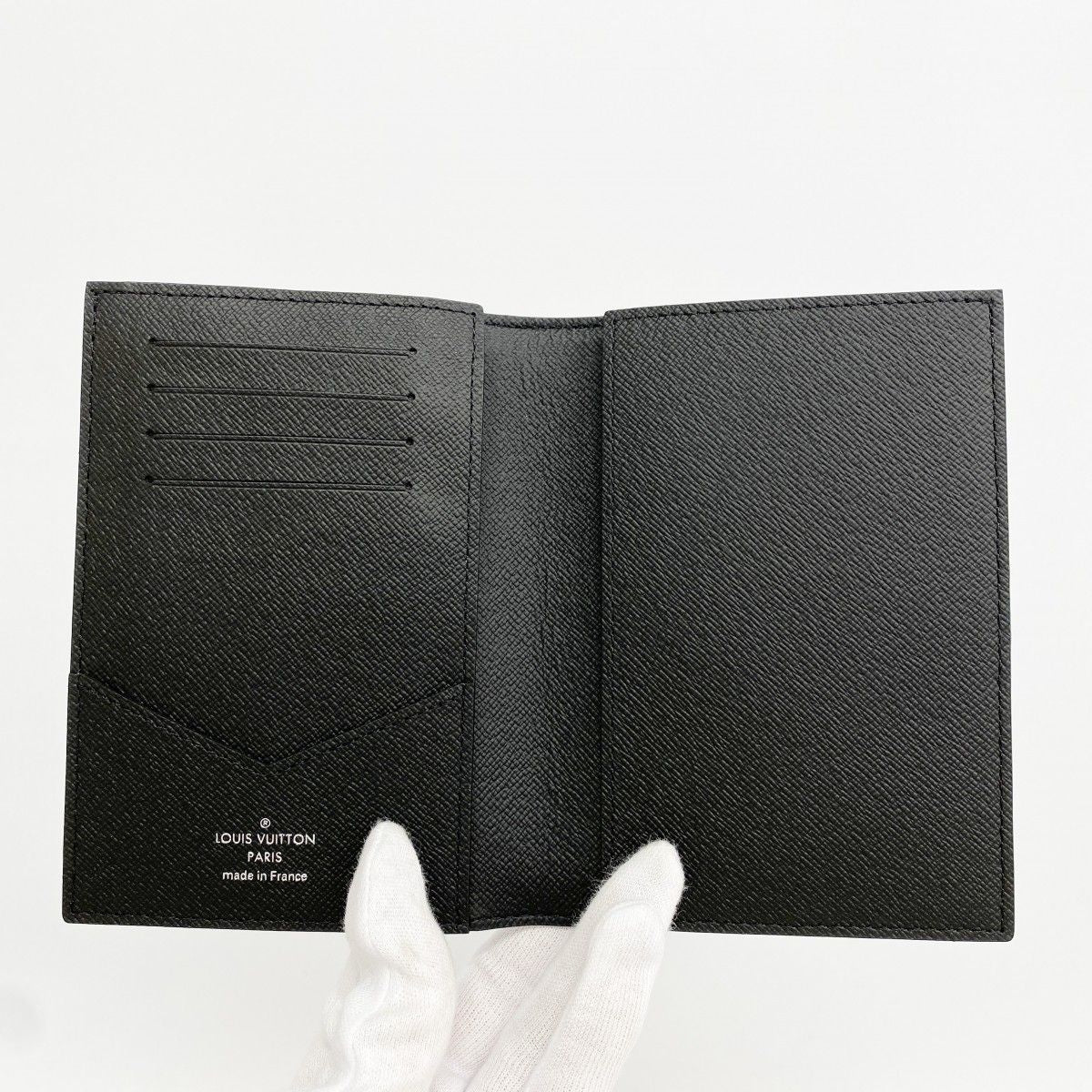 Louis Vuitton Damier Graphite Couverture Passport NM Black Messenger — view 3