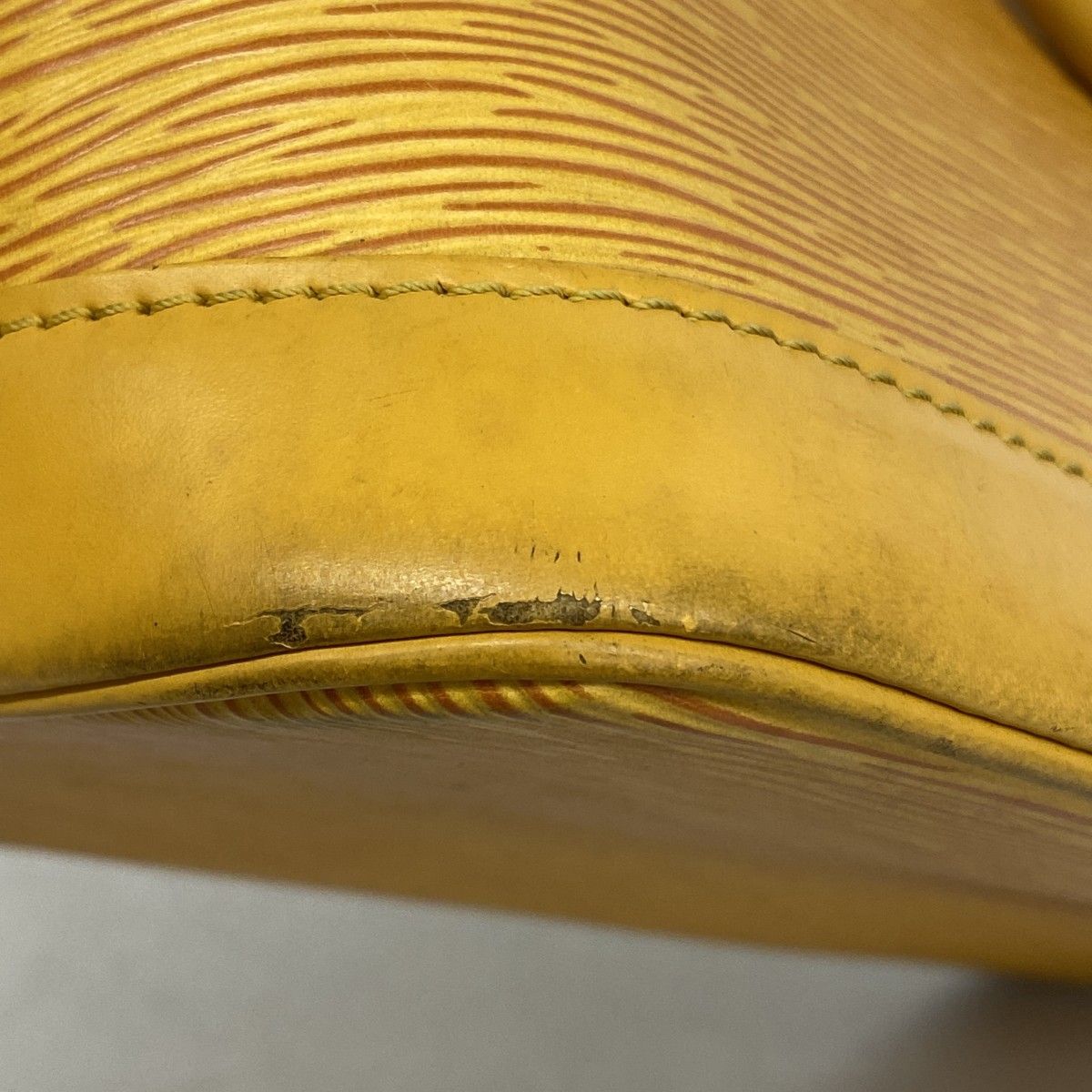 Louis Vuitton Handbag Epi Alma Jaune — view 6
