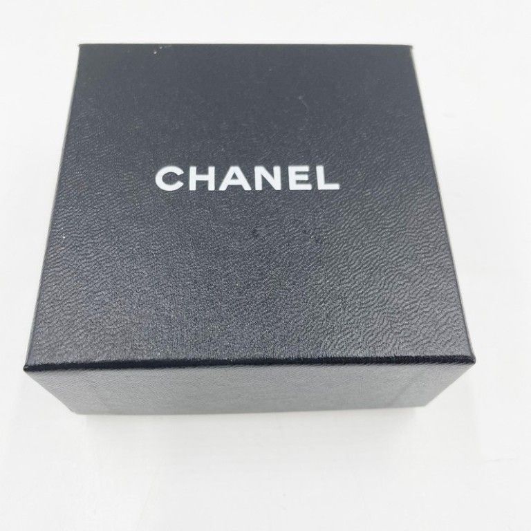 Chanel Brooch CC Logo Gold Metal Clover — view 4