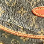 Louis Vuitton Saumur 30 Monogram Shoulder Bag Canvas — view 8