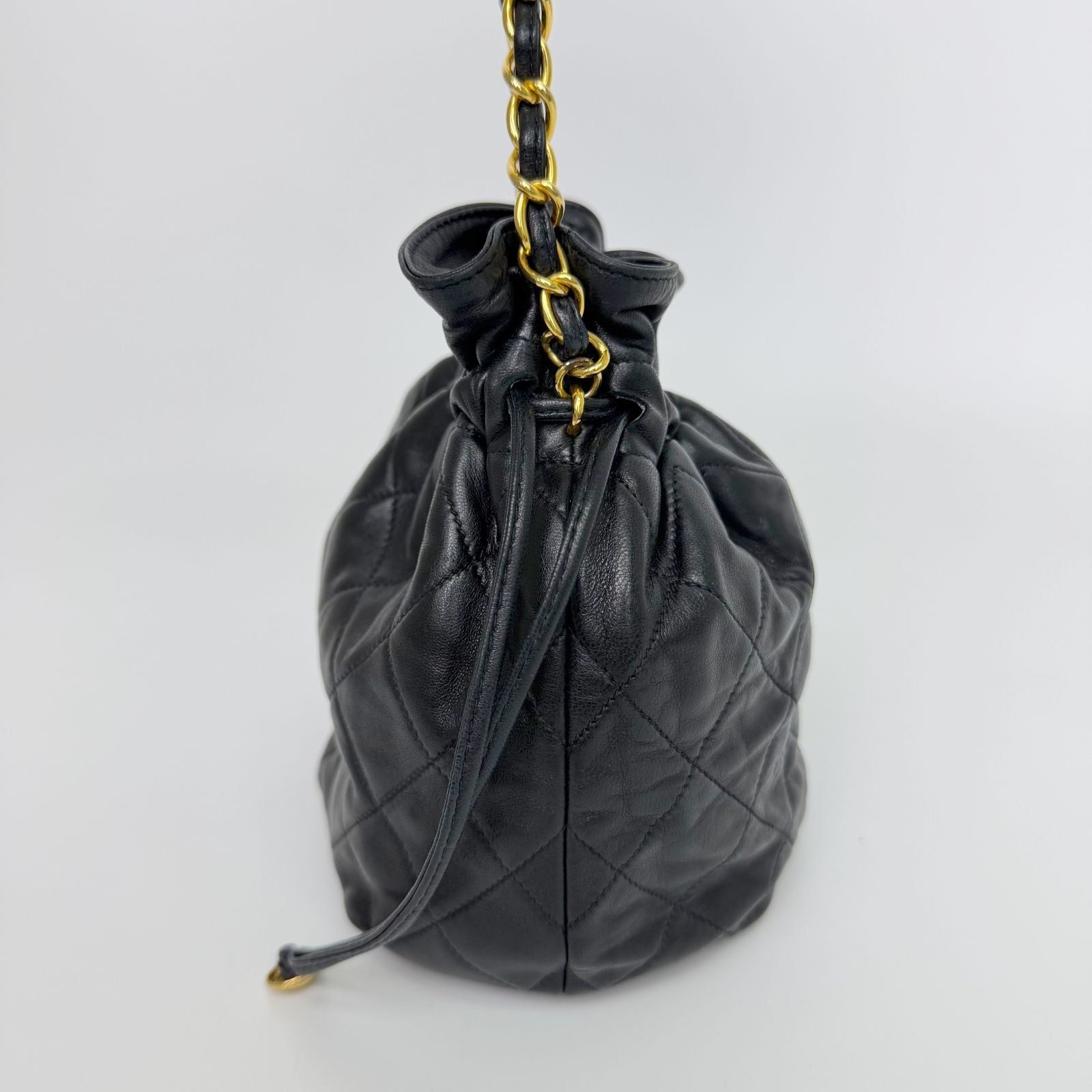 Chanel Quilted Drawstring Chain Shoulder Bag Lambskin Black Gold Vintage — view 6