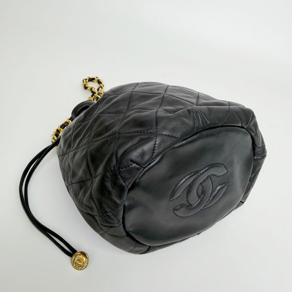Chanel Quilted Drawstring Chain Shoulder Bag Lambskin Black Gold Vintage — view 9