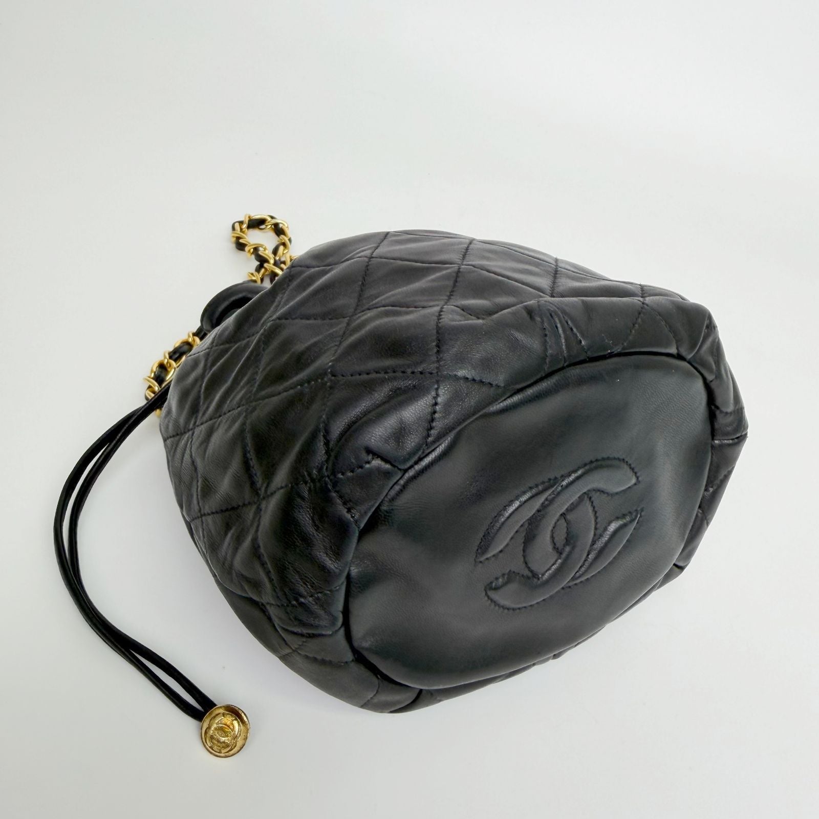 Chanel Quilted Drawstring Chain Shoulder Bag Lambskin Black Gold Vintage — view 9