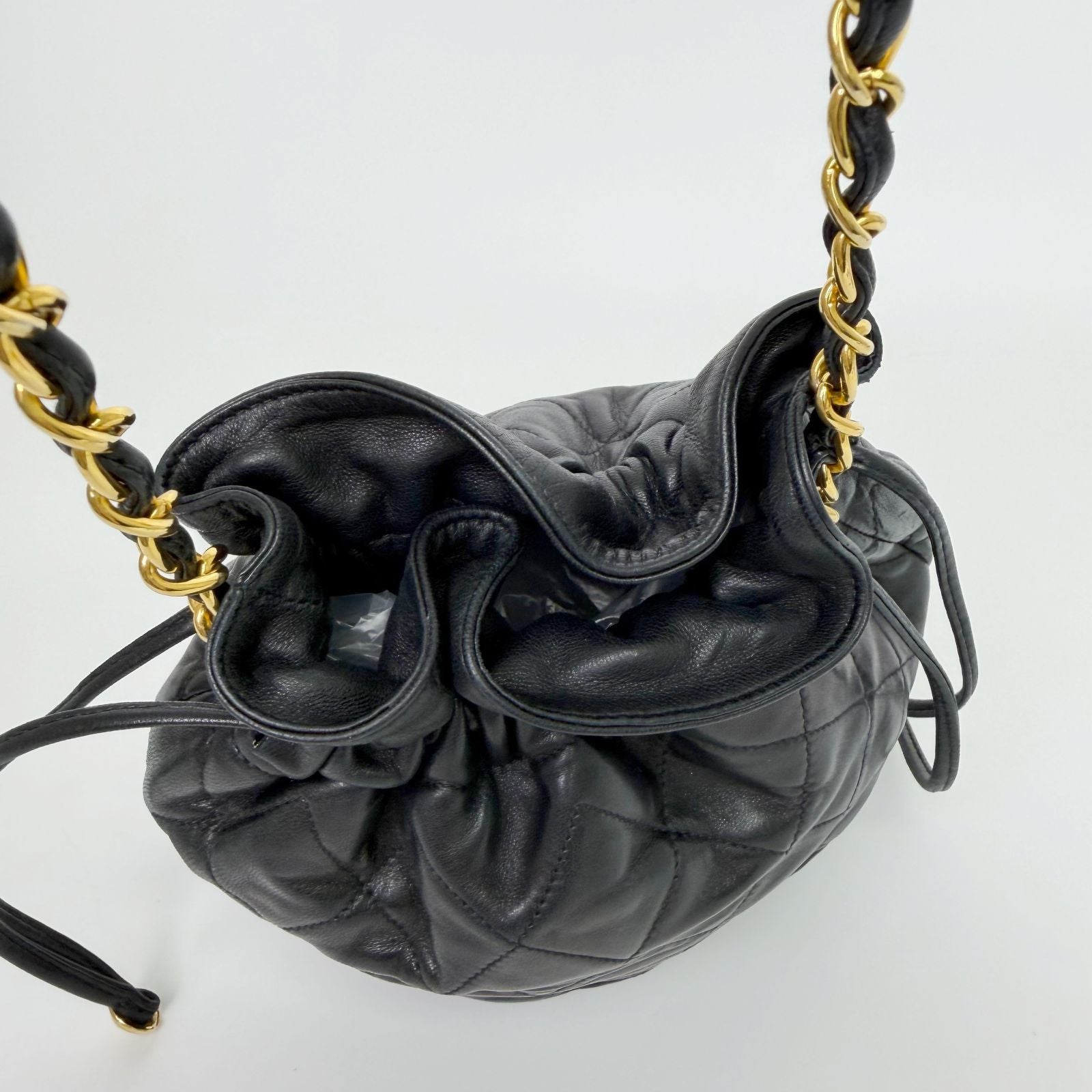 Chanel Quilted Drawstring Chain Shoulder Bag Lambskin Black Gold Vintage — view 7