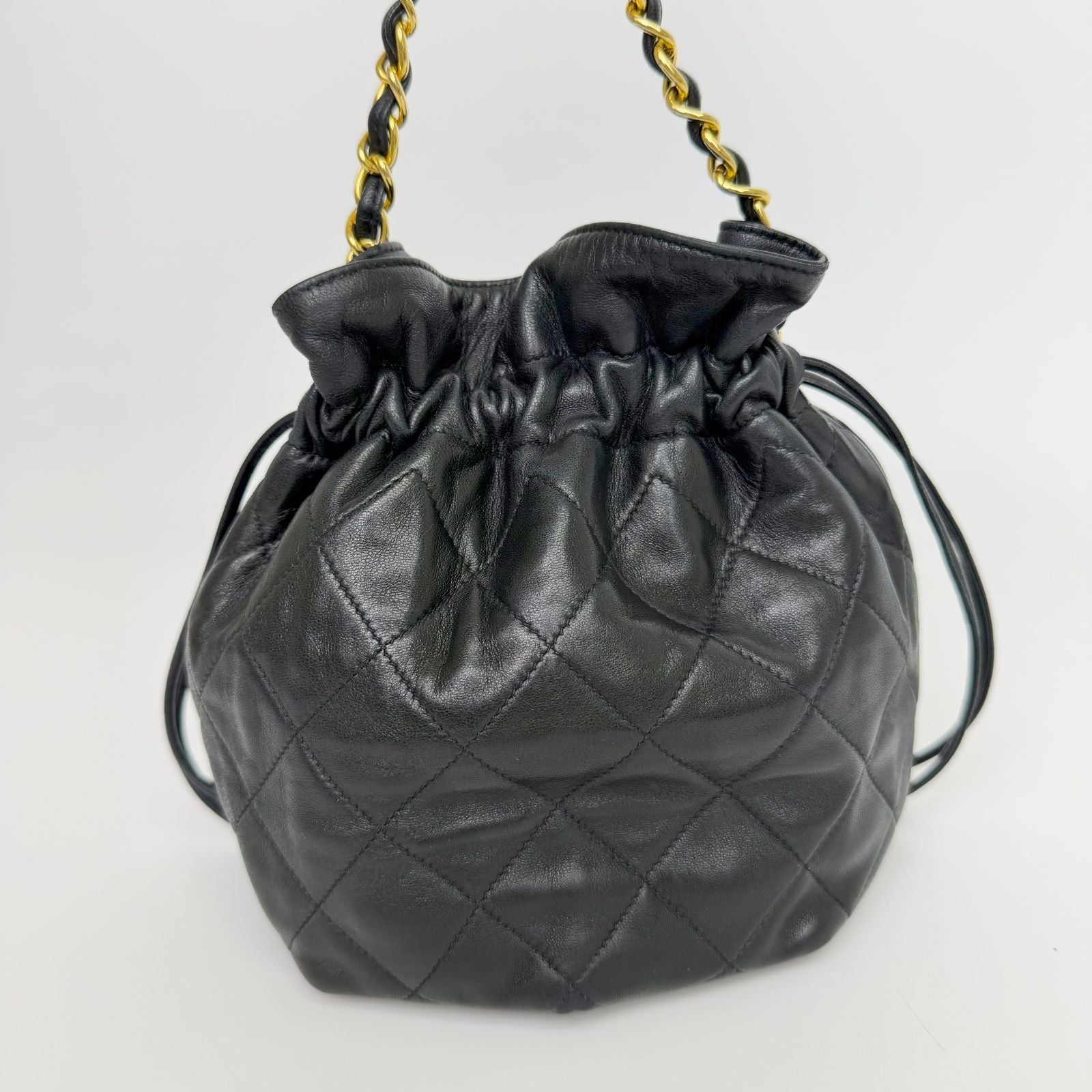 Chanel Quilted Drawstring Chain Shoulder Bag Lambskin Black Gold Vintage — view 4