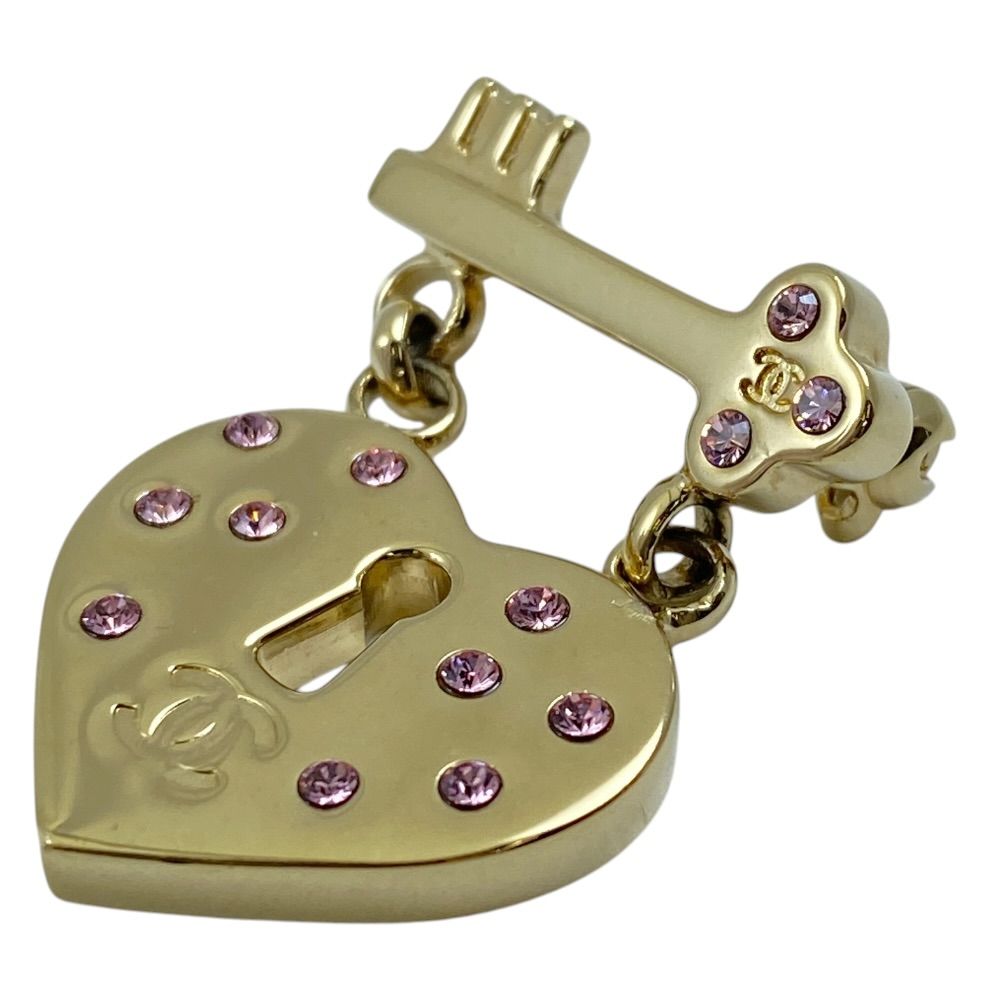 Chanel CC Logo Heart Lock Brooch Pin Gold Plated Everyday — view 4