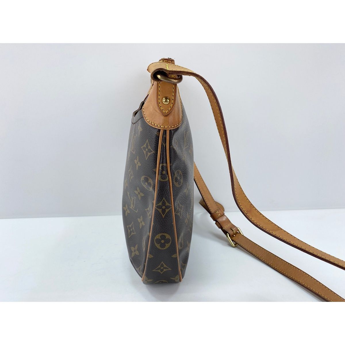 Louis Vuitton Shoulder Bag Odeon — view 3