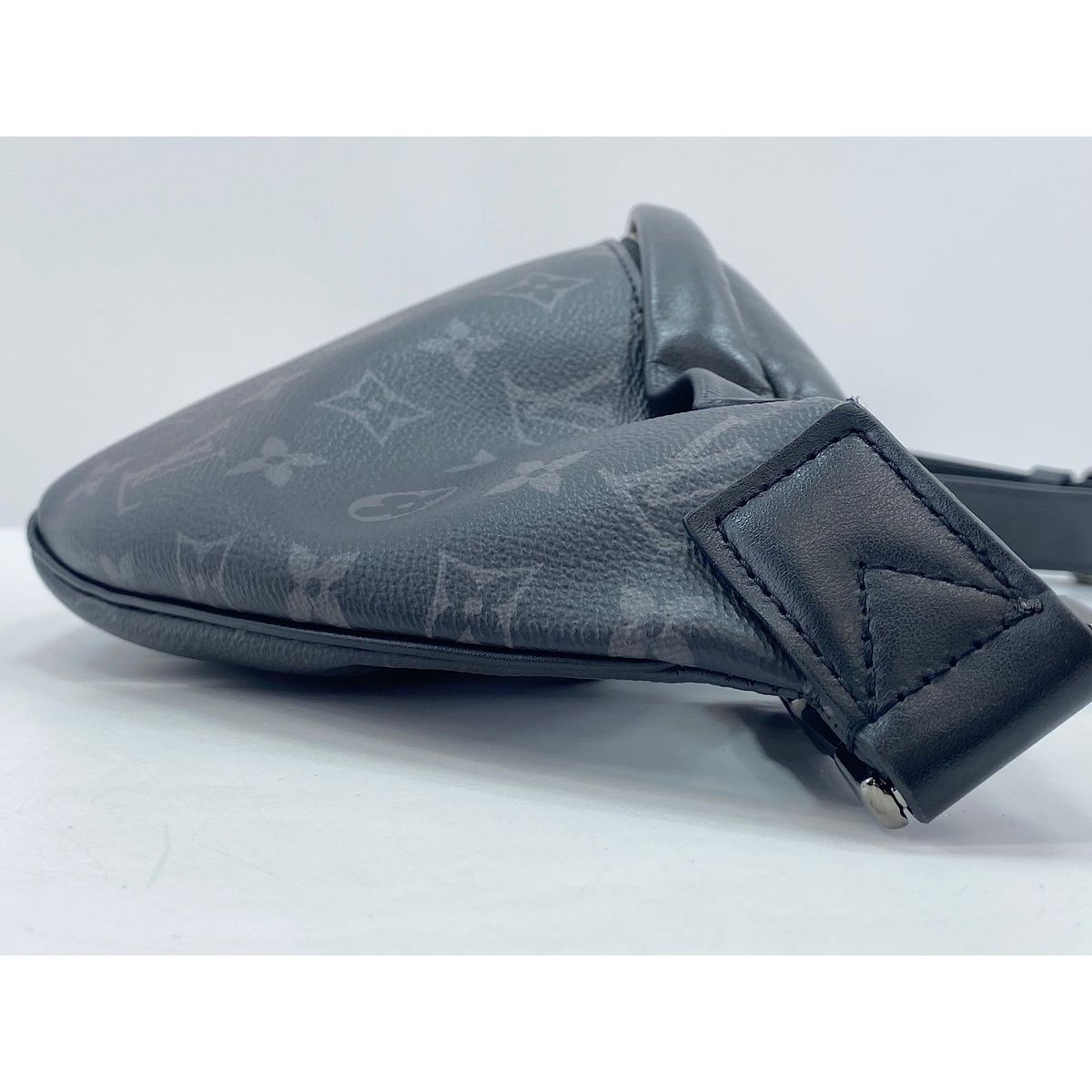 Louis Vuitton Belt Bag Discovery — view 5