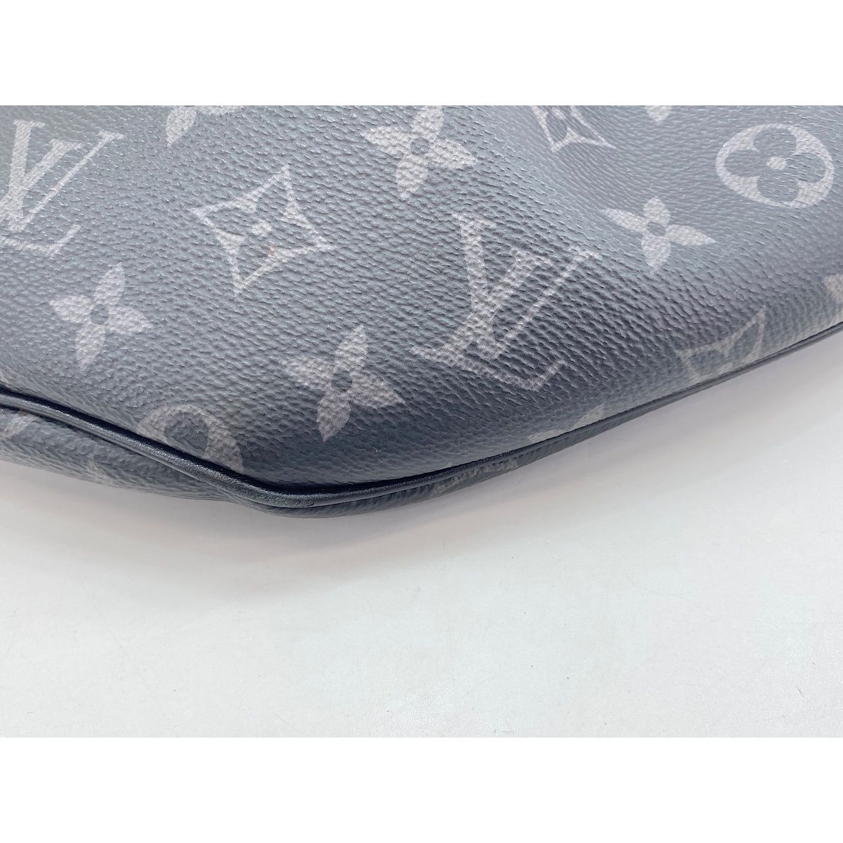 Louis Vuitton Belt Bag Discovery — view 7