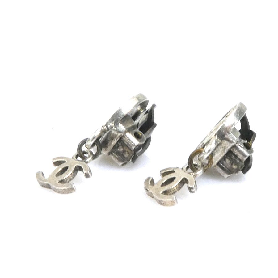 Chanel Earrings Medallion Silver — view 3