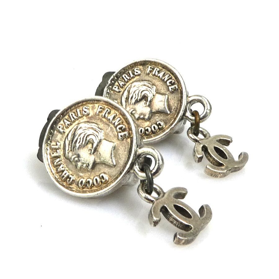 Chanel Earrings Medallion Silver — view 2