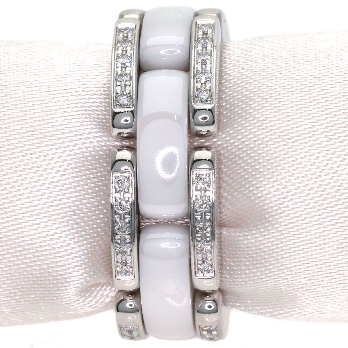 Chanel Ultra Diamond 51 Ring 18k White Gold — view 3