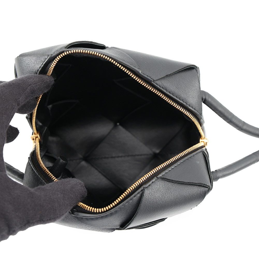 Bottega Veneta Shoulder Bag Maxi Intrecciato Mini Cassette Lambskin Black — view 5