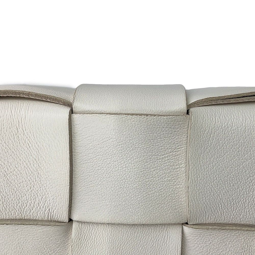 Bottega Veneta Shoulder Bag Maxi Intrecciato Small Cassette Lambskin White — view 7