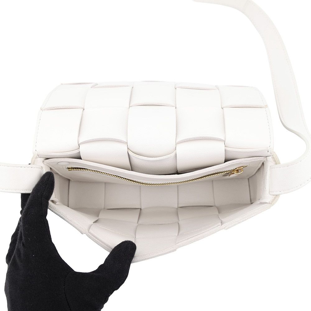 Bottega Veneta Shoulder Bag Maxi Intrecciato Small Cassette Lambskin White — view 5