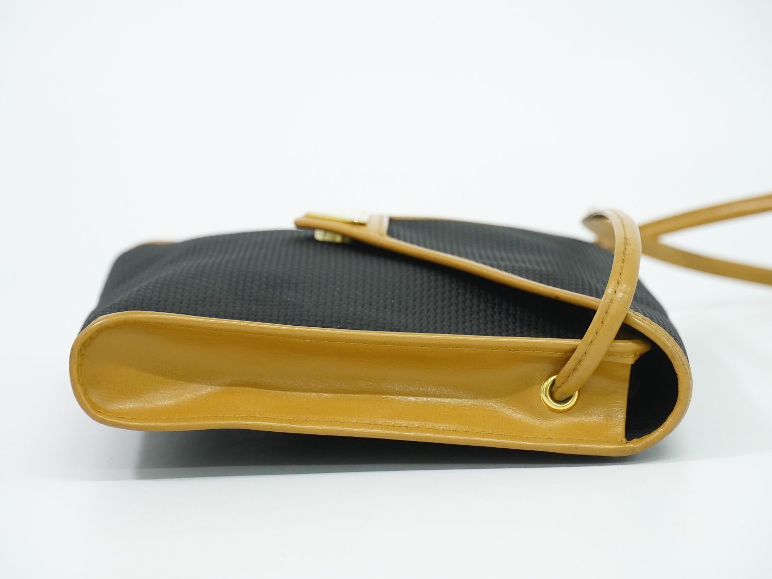 Saint Laurent Eve Sanro Run YSL Shoulder Bag Pochette Black Second — view 4
