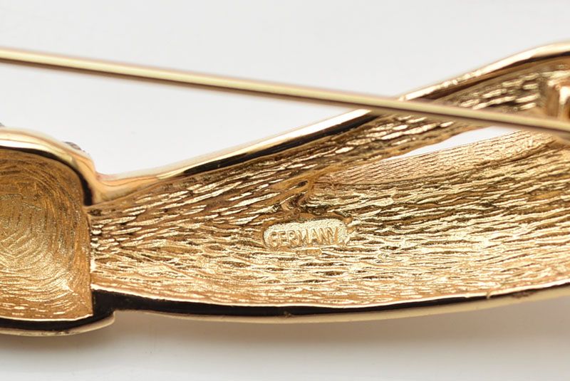 Dior Pin Brooch Vintage Ribbon Motif Gold Rhinestone — view 4