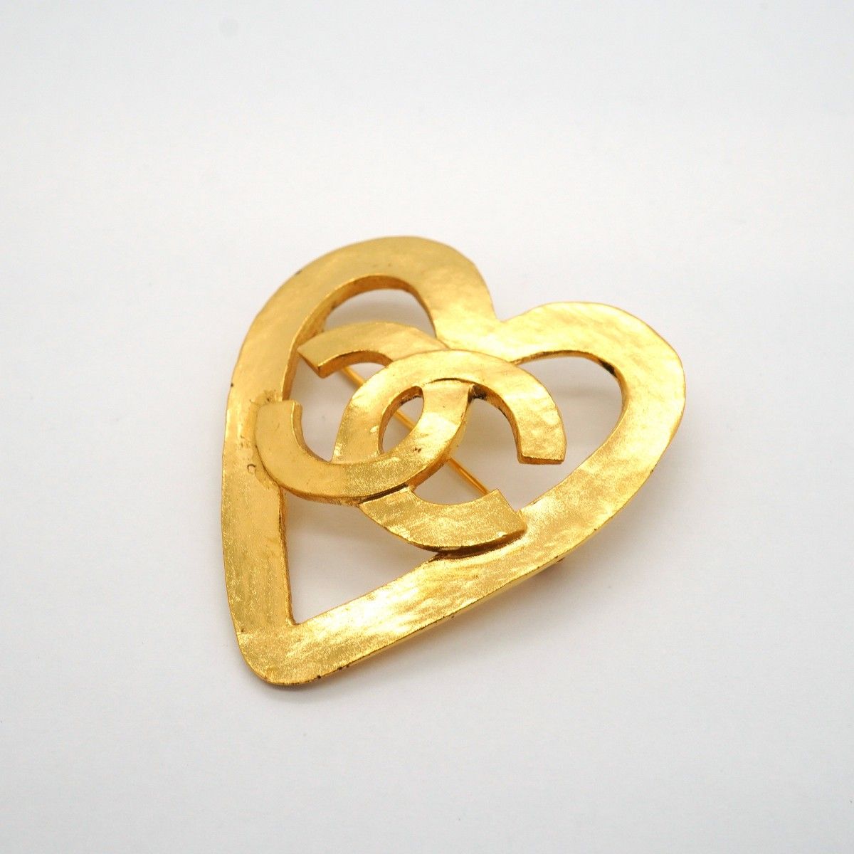 Chanel Brooch Vintage CC Logo Heart Motif Gold Plated — view 2