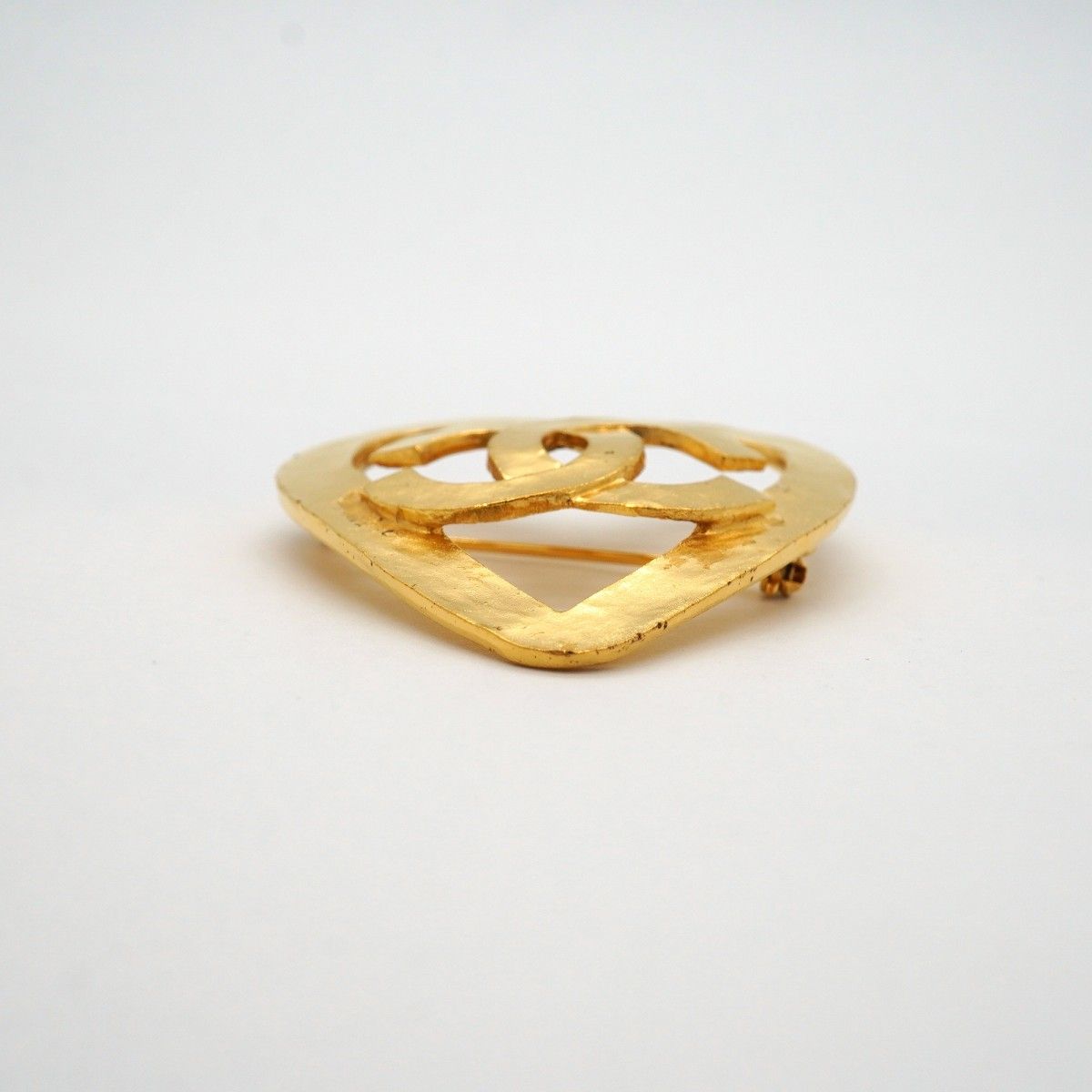 Chanel Brooch Vintage CC Logo Heart Motif Gold Plated — view 3