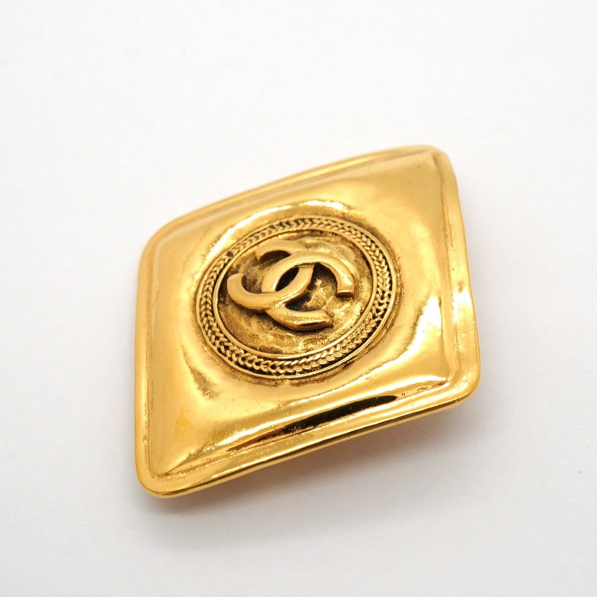 Chanel Brooch Vintage CC Logo Diamond Gold Plated — view 2