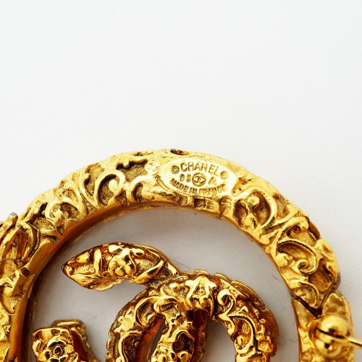 Chanel Brooch Vintage CC Logo Round — view 4
