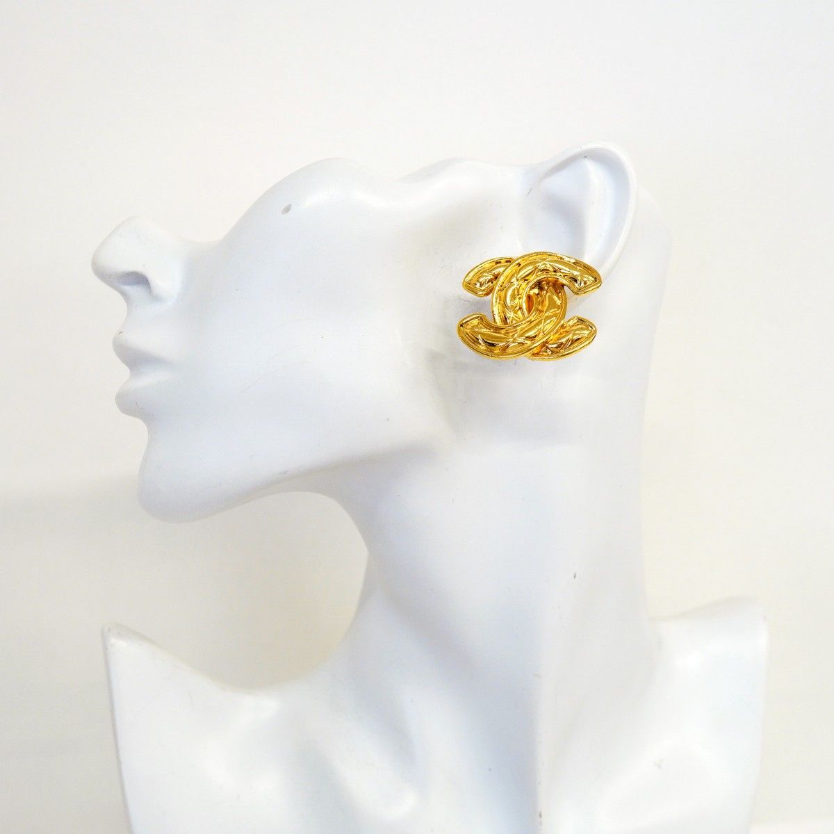 Chanel Earrings Vintage CC Logo Quilted Gold Plated — view 5
