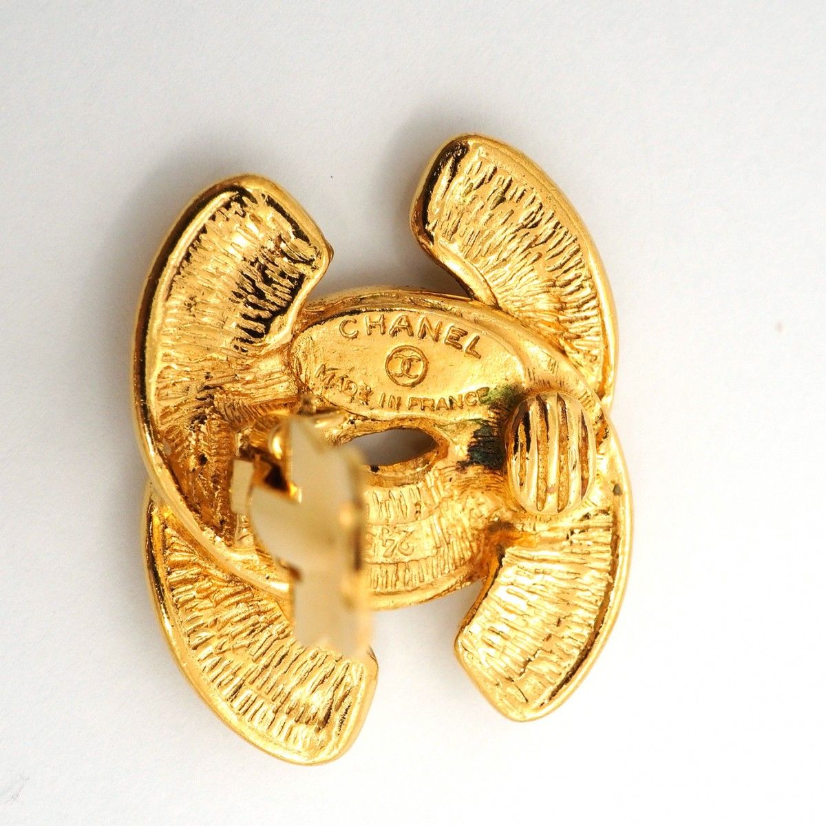 Chanel Earrings Vintage CC Logo Quilted Gold Plated — view 4