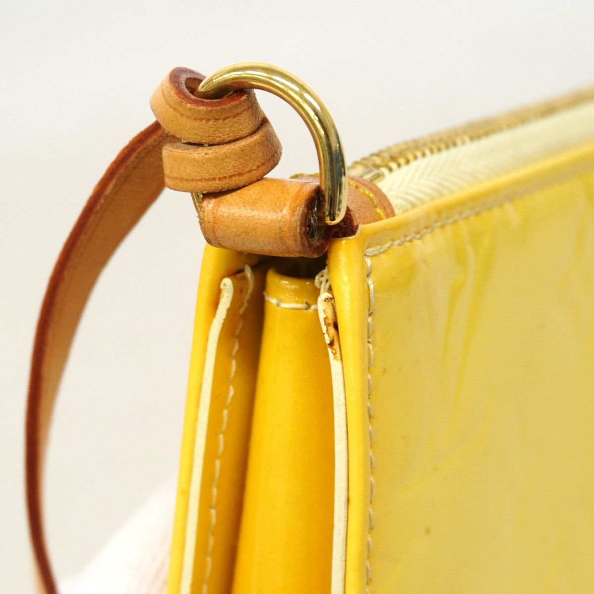 Louis Vuitton Pouch Vernis Lexington Lime Yellow — view 7