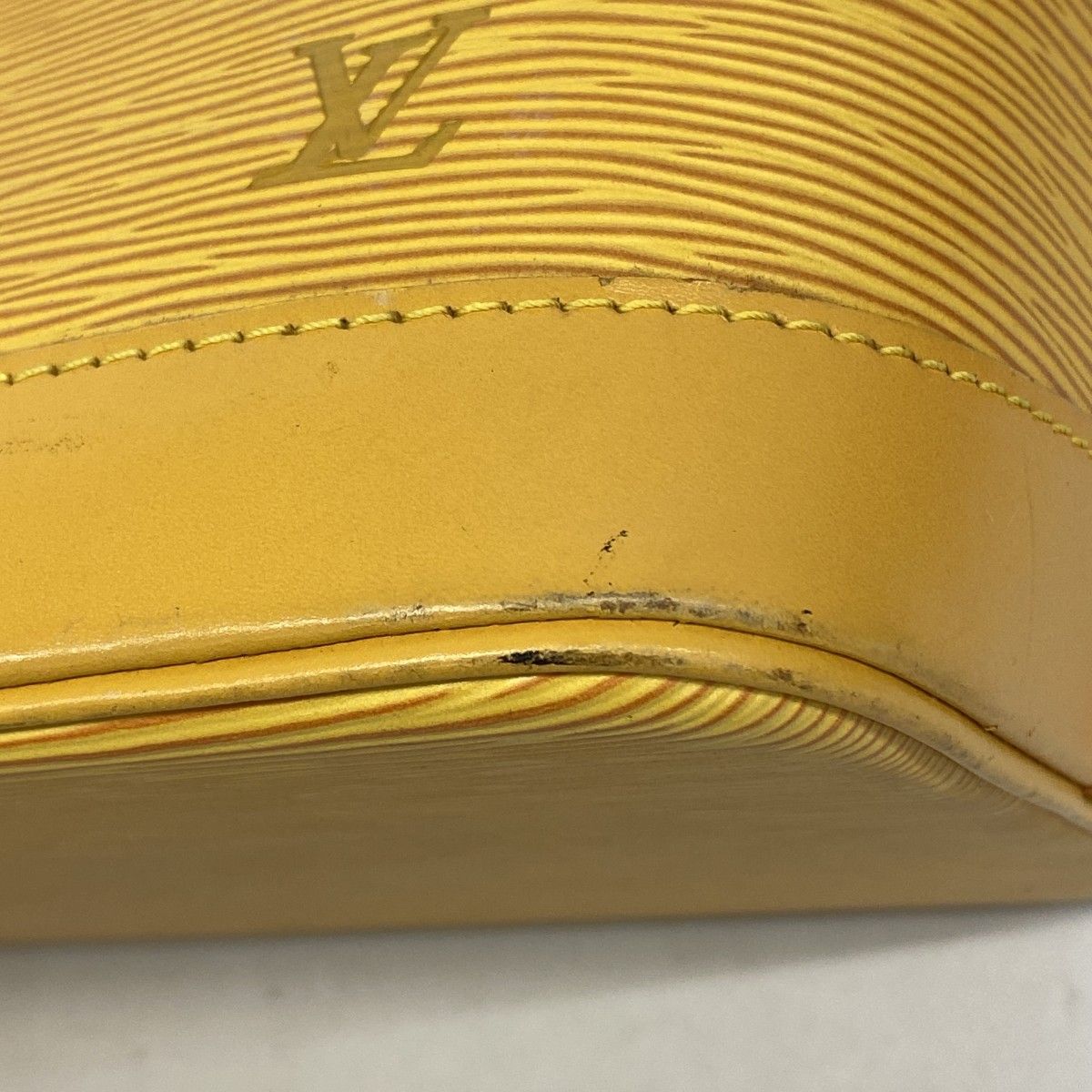 Louis Vuitton Handbag Epi Alma Jaune — view 6