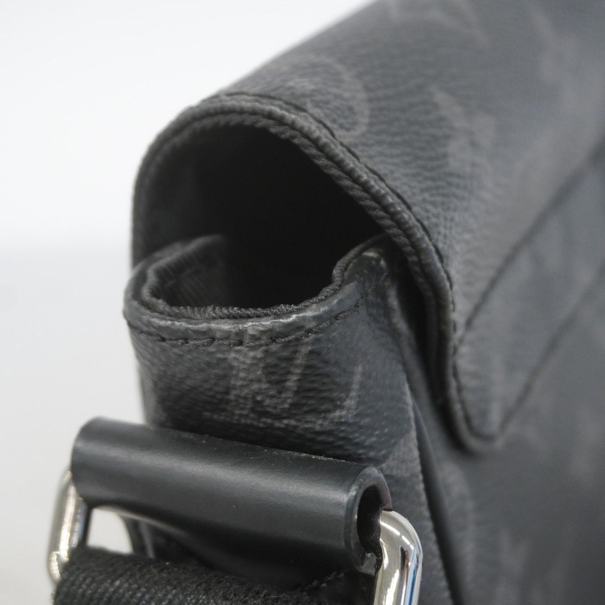 Louis Vuitton Shoulder Bag Monogram Eclipse District PM Black — view 7