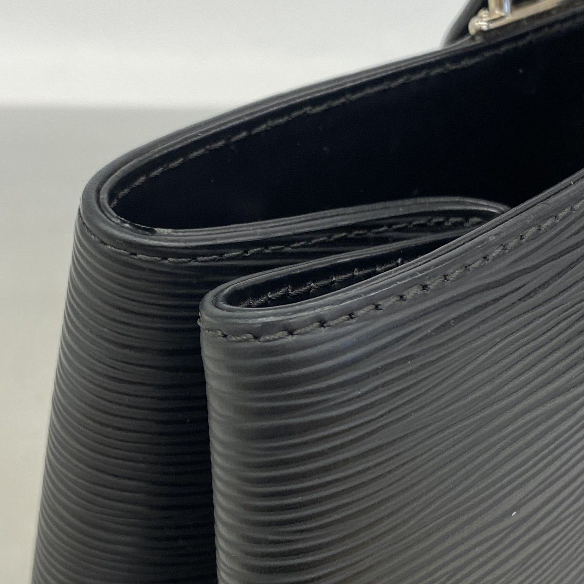 Louis Vuitton Handbag Epi Cles Veil MM Noir — view 6