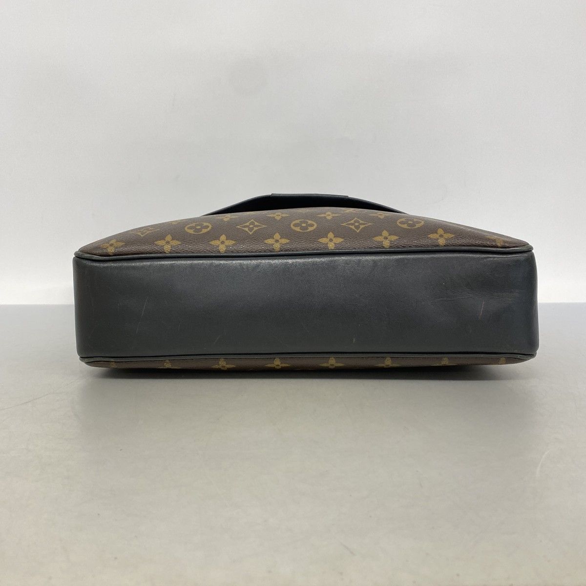Louis Vuitton Shoulder Bag Monogram Macassar District MM Brown — view 3