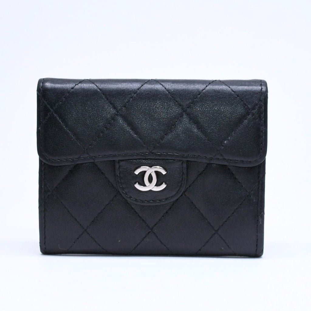 Chanel Quilted Coin Card Holder Purse CC Logo Lambskin Silver