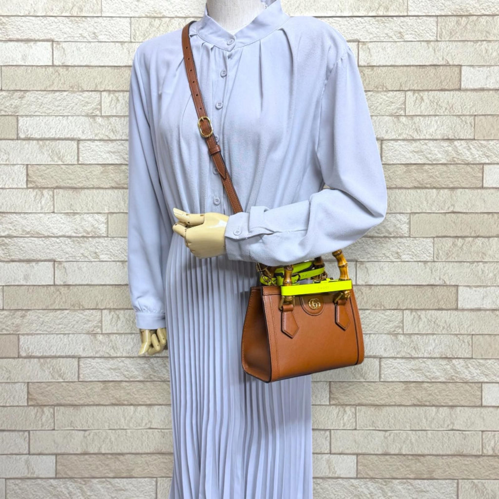 Gucci Diana Mini Tote Bumble Shoulder Bag Leather Brown — view 2